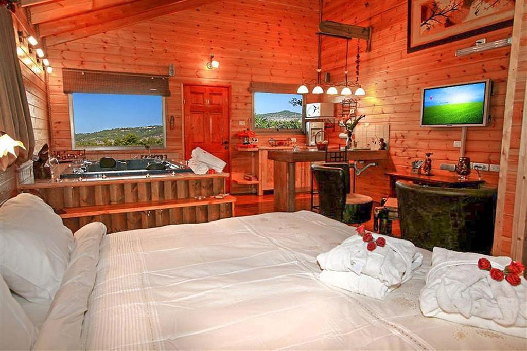 Between Sunrise And Sunset Suites Ya'ara Bagian luar foto