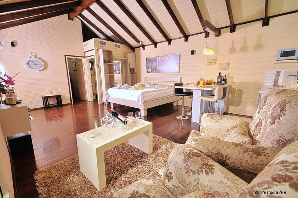 Between Sunrise And Sunset Suites Ya'ara Bagian luar foto